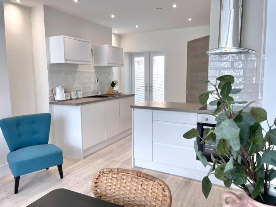 Luxury Porthcawl Large Spacious 2 Bedroom Apt, Garden, Prime Location Exterior photo
